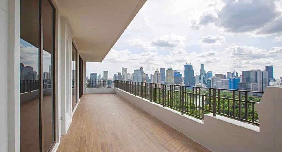For rent 3 bedrooms condo in Pathum Wan, Bangkok