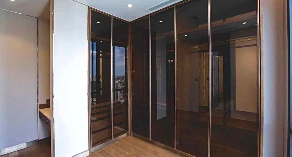 For rent 3 bedrooms condo in Pathum Wan, Bangkok