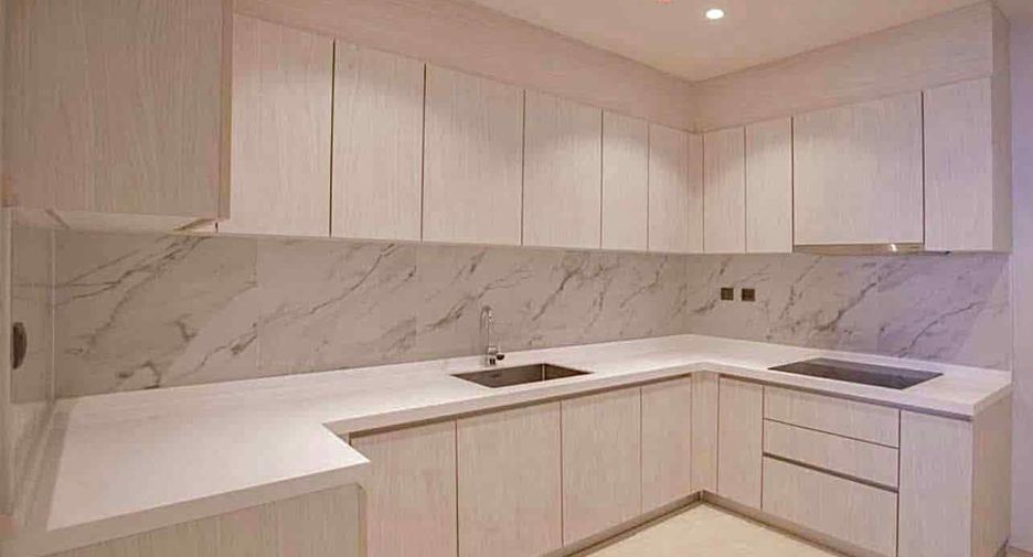 For rent 3 bedrooms condo in Pathum Wan, Bangkok