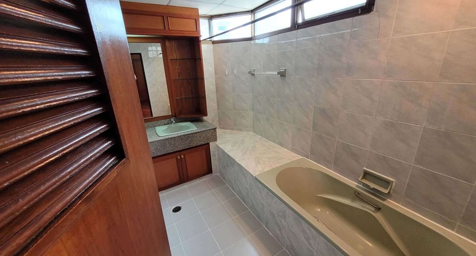 Condo en alquiler de 4 habitaciones en Watthana, Bangkok
