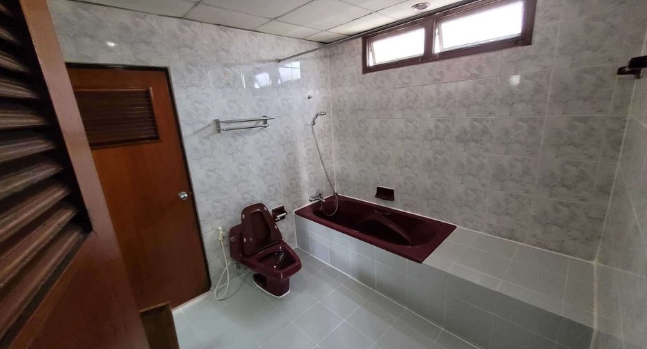 Condo en alquiler de 4 habitaciones en Watthana, Bangkok