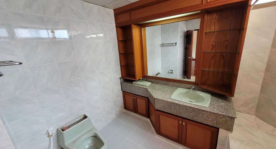 Condo en alquiler de 4 habitaciones en Watthana, Bangkok