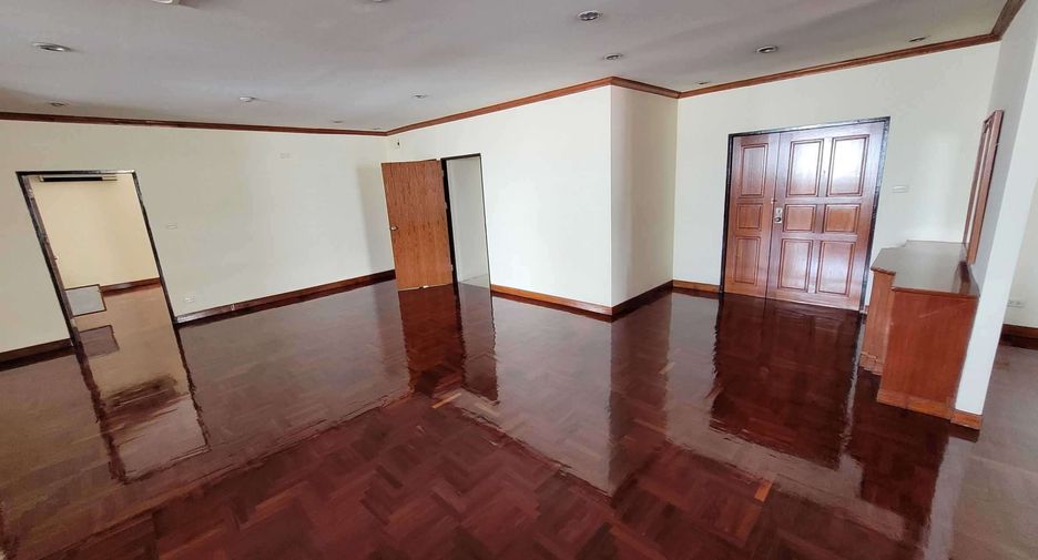 Condo en alquiler de 4 habitaciones en Watthana, Bangkok