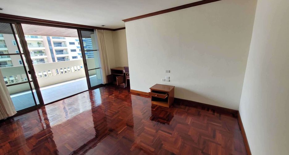 Condo en alquiler de 4 habitaciones en Watthana, Bangkok