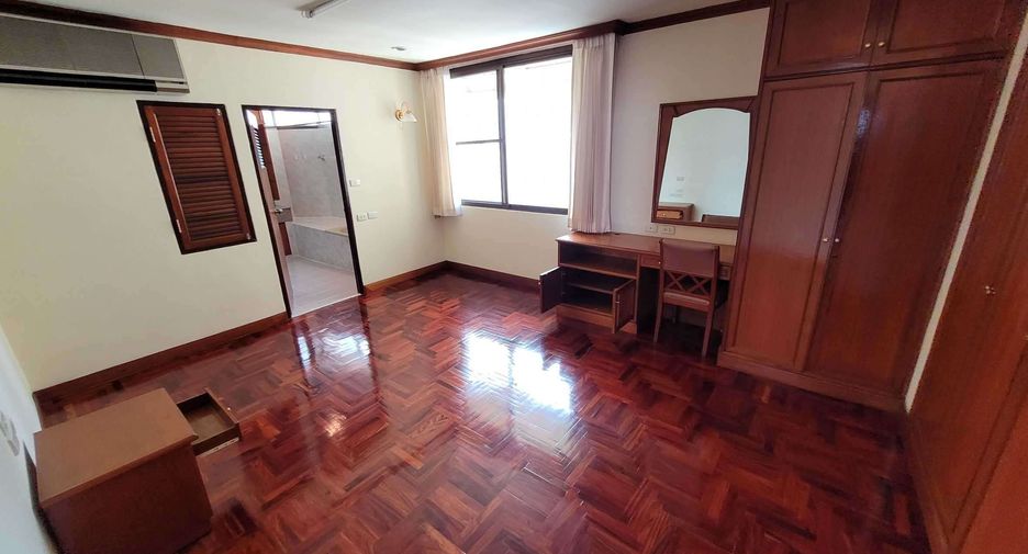 Condo en alquiler de 4 habitaciones en Watthana, Bangkok