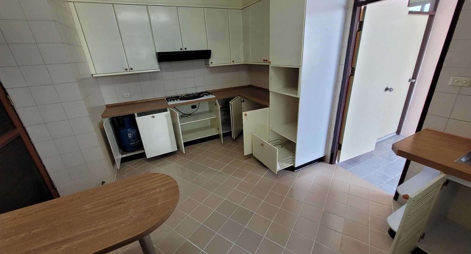 Condo en alquiler de 4 habitaciones en Watthana, Bangkok