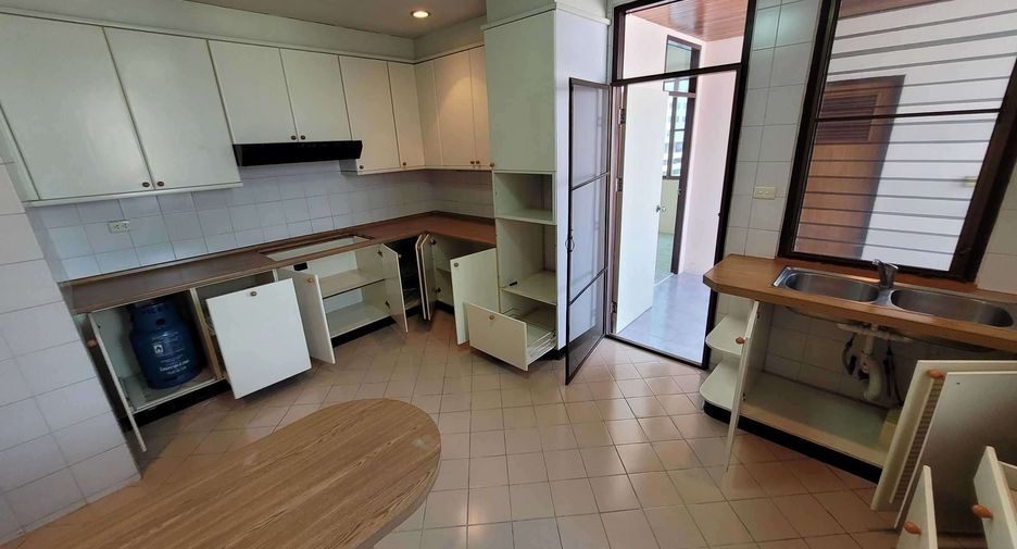 For rent 3 ベッドルーム condo in Watthana, Bangkok