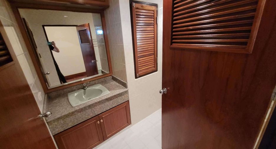 For rent 3 ベッドルーム condo in Watthana, Bangkok