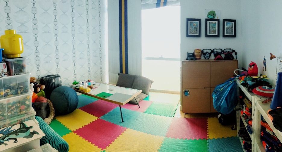 For rent 3 bedrooms condo in Pathum Wan, Bangkok