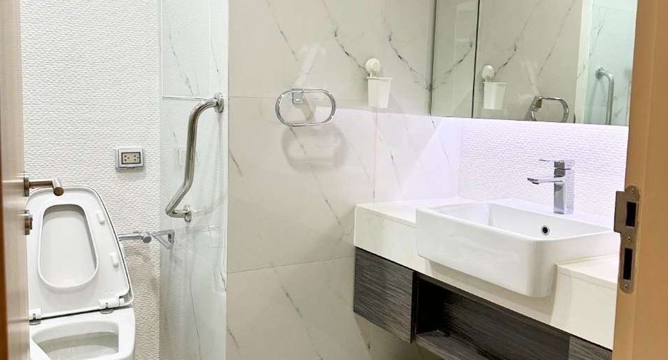 For rent 3 bedrooms condo in Watthana, Bangkok