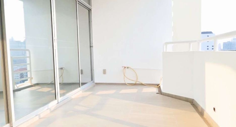 For rent 3 bedrooms condo in Watthana, Bangkok