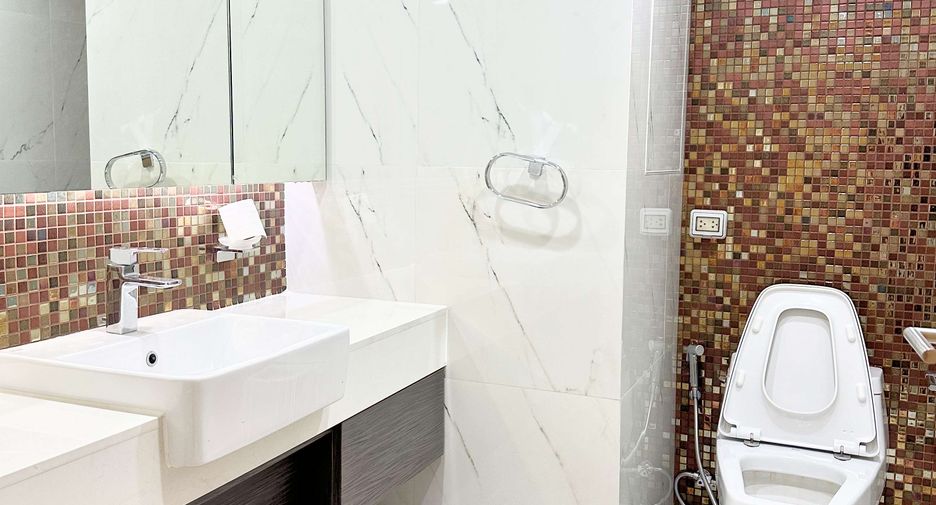 For rent 3 bedrooms condo in Watthana, Bangkok