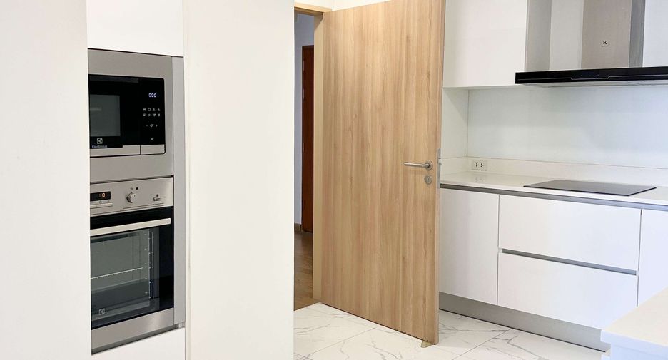For rent 3 bedrooms condo in Watthana, Bangkok