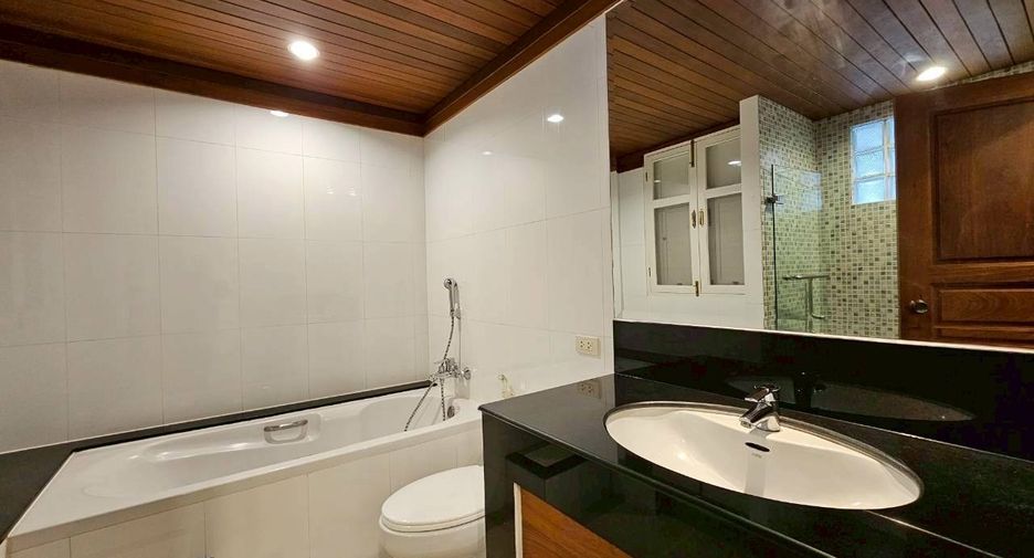 À louer 3 chambres condo à Khlong Toei, Bangkok