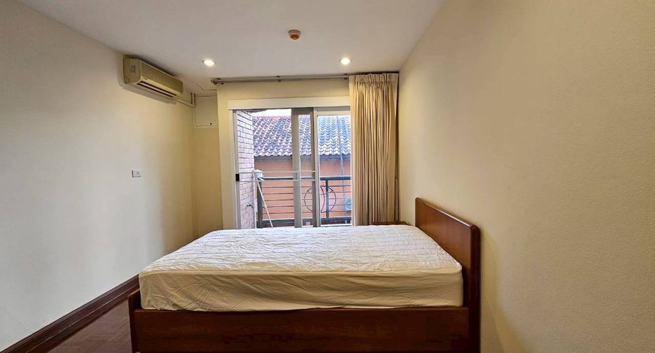À louer 3 chambres condo à Khlong Toei, Bangkok