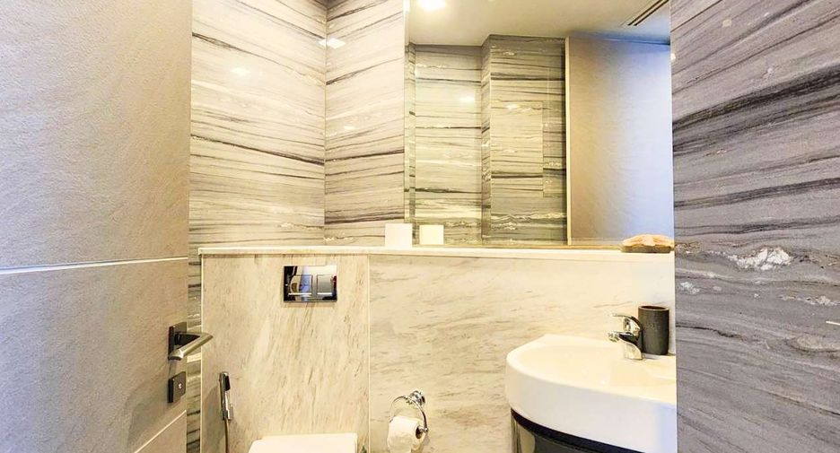 For rent 3 bedrooms condo in Watthana, Bangkok