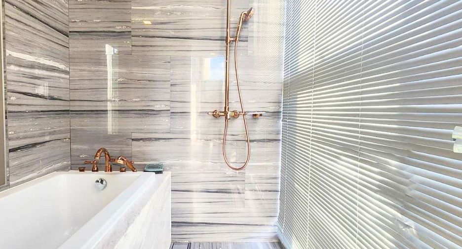 For rent 3 bedrooms condo in Watthana, Bangkok