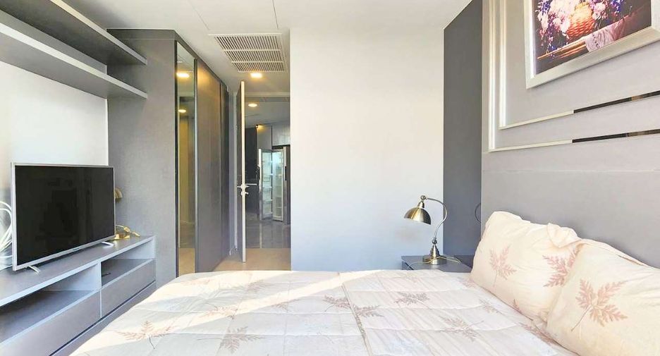 For rent 3 bedrooms condo in Watthana, Bangkok