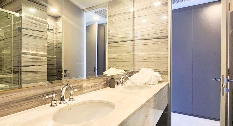For rent 3 bedrooms condo in Watthana, Bangkok