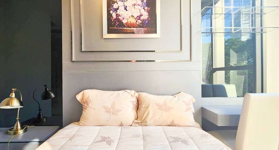 For rent 3 bedrooms condo in Watthana, Bangkok