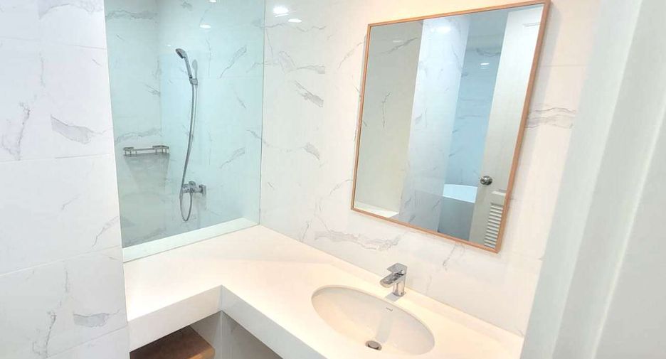 For rent 2 ベッドルーム condo in Watthana, Bangkok