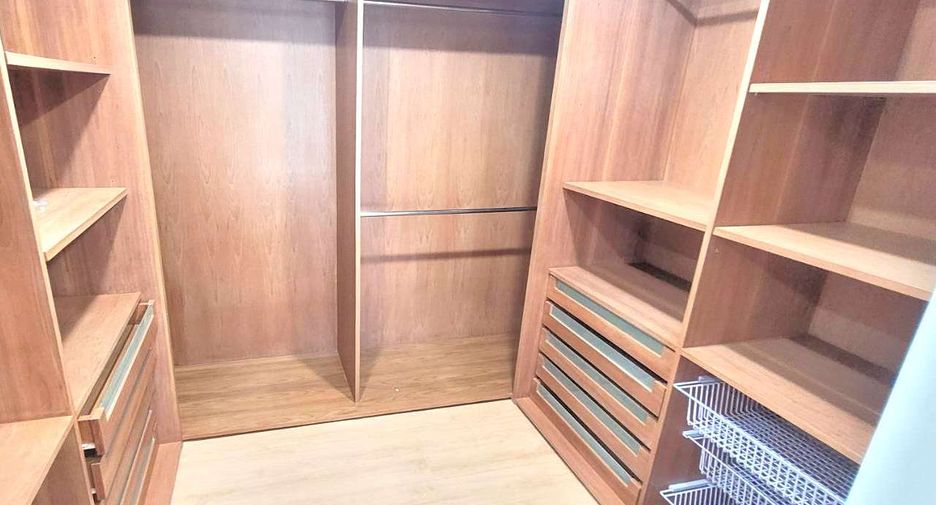 For rent 2 ベッドルーム condo in Watthana, Bangkok