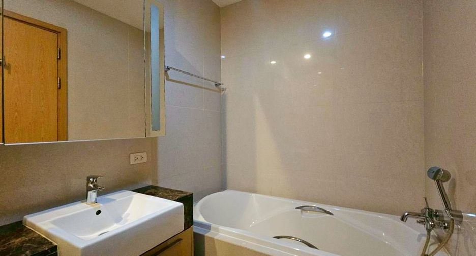 For rent 1 bed condo in Khlong Toei, Bangkok