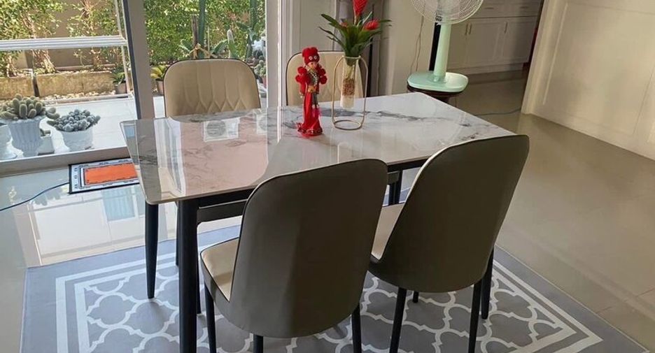 Haus zum Kauf mit 5 Zimmer in Sattahip, Chonburi