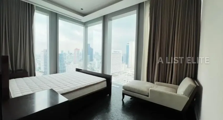 For rent 3 bedrooms condo in Sathon, Bangkok