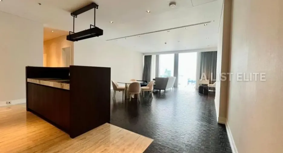 For rent 3 bedrooms condo in Sathon, Bangkok