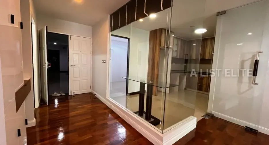 Condo en alquiler de 3 habitaciones en Watthana, Bangkok