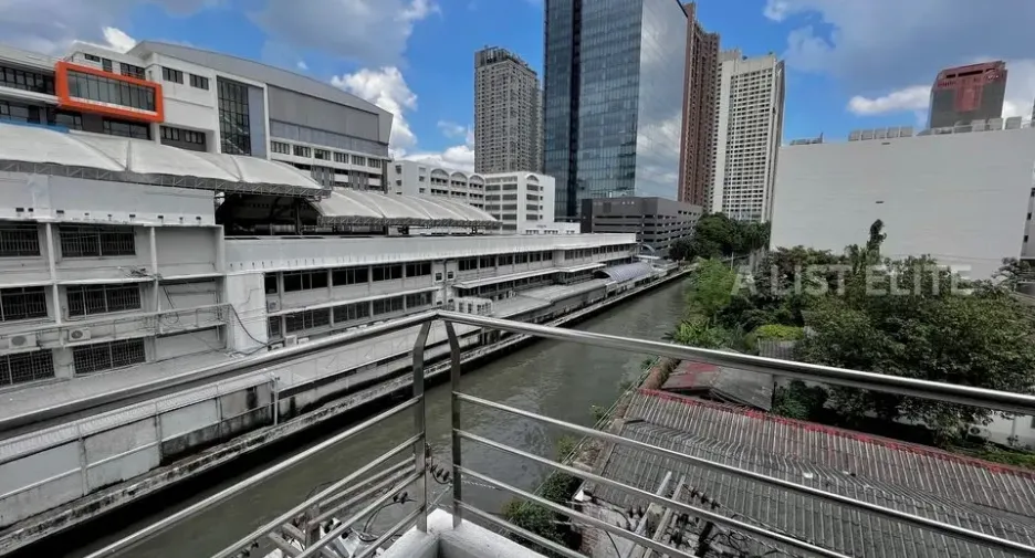 Condo en alquiler de 3 habitaciones en Watthana, Bangkok