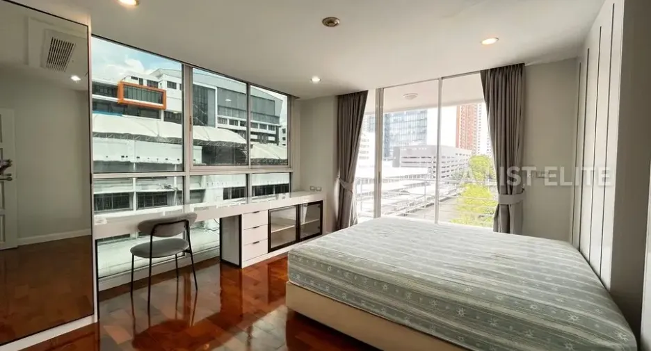 Condo en alquiler de 3 habitaciones en Watthana, Bangkok