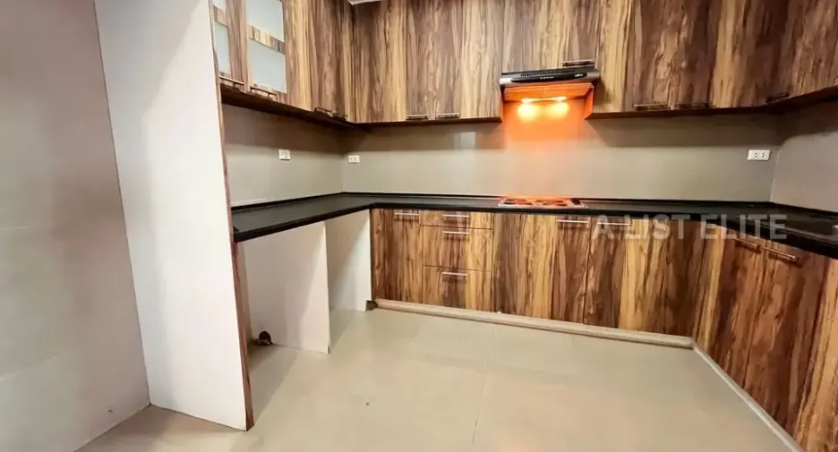 Condo en alquiler de 3 habitaciones en Watthana, Bangkok