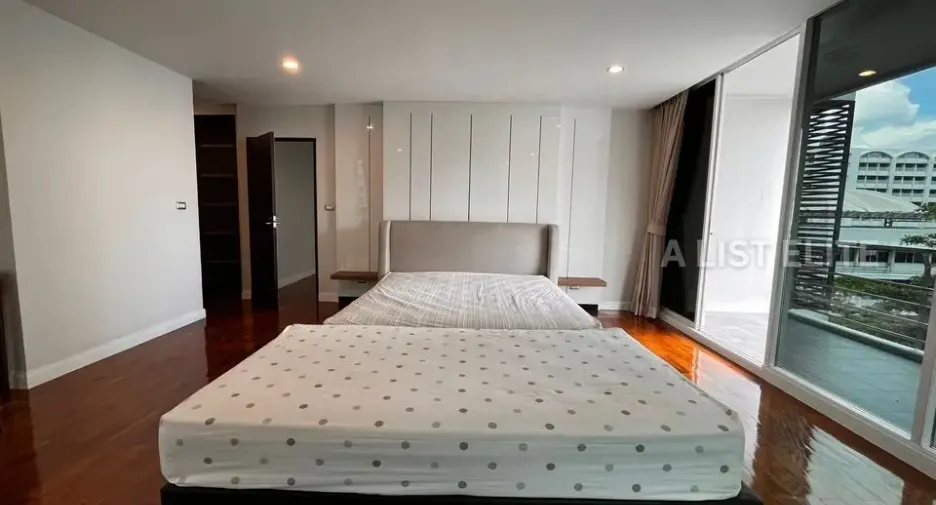 Condo en alquiler de 3 habitaciones en Watthana, Bangkok