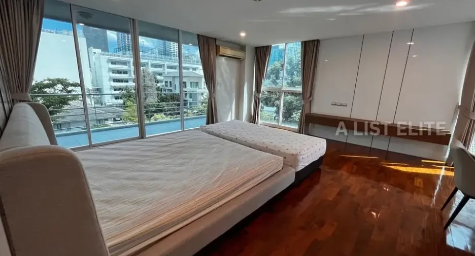 Condo en alquiler de 3 habitaciones en Watthana, Bangkok