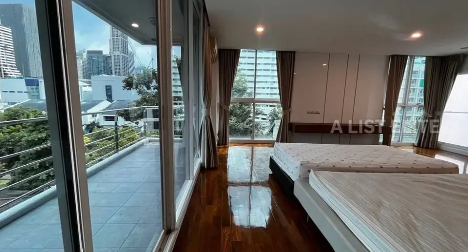 Condo en alquiler de 3 habitaciones en Watthana, Bangkok