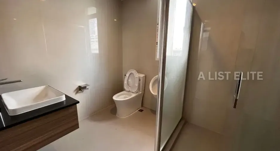 Condo en alquiler de 3 habitaciones en Watthana, Bangkok