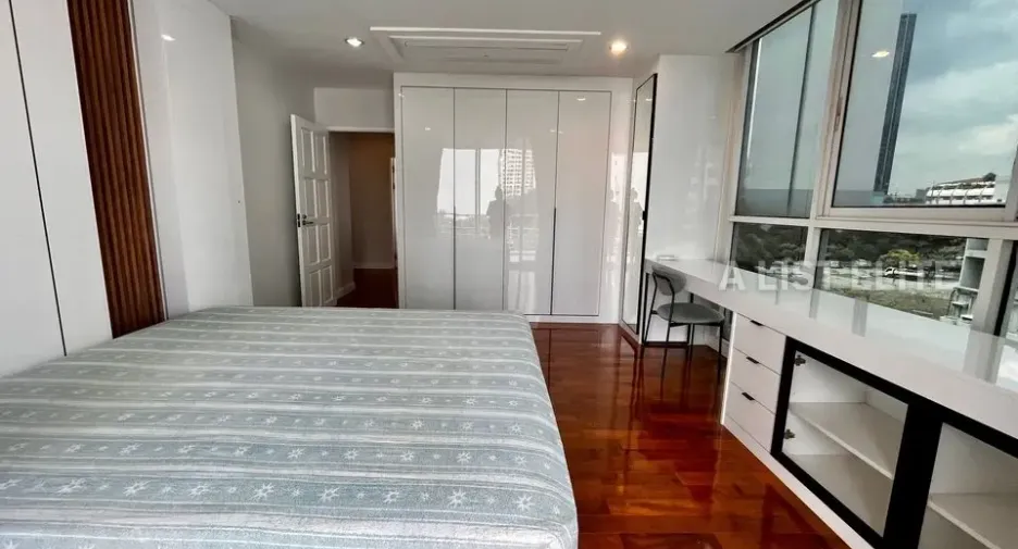 Condo en alquiler de 3 habitaciones en Watthana, Bangkok