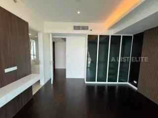 For rent 3 bedrooms condo in Yan Nawa, Bangkok