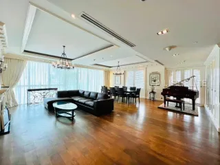 For rent 3 bedrooms condo in Yan Nawa, Bangkok