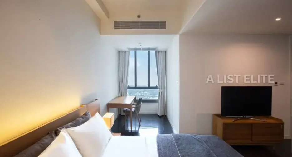 À louer 4 chambres condo à Yan Nawa, Bangkok