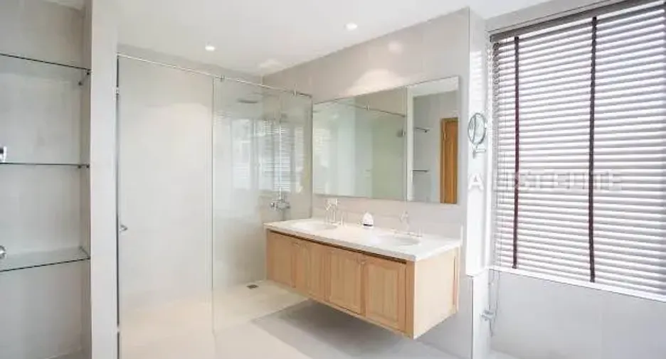 Wohnung zum Kauf mit 3 Zimmer in Khlong Toei, Bangkok