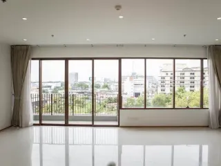 For sale 3 bedrooms condo in Khlong Toei, Bangkok