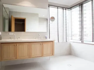 For sale 3 bedrooms condo in Khlong Toei, Bangkok