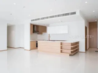 For sale 3 bedrooms condo in Khlong Toei, Bangkok