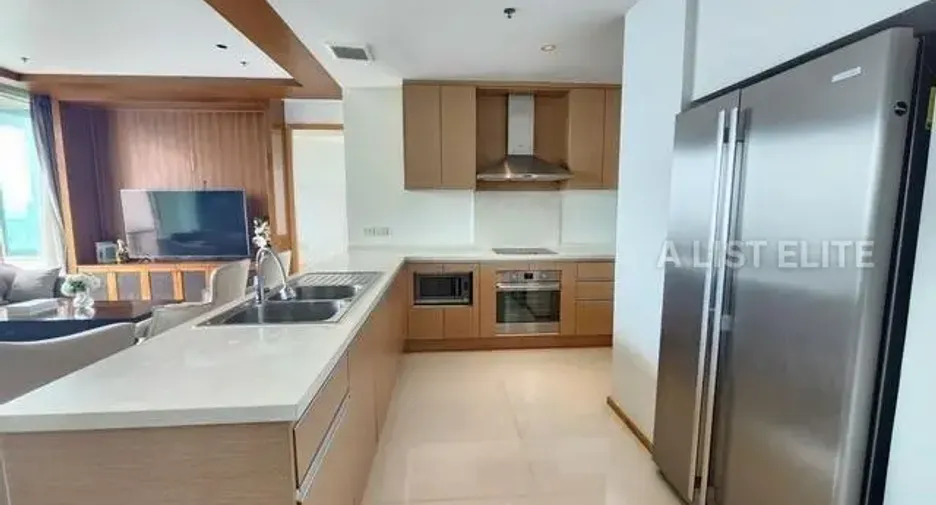 For rent 3 bedrooms condo in Sathon, Bangkok
