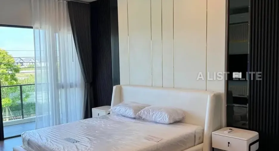 For sale 4 bedrooms house in Bang Phli, Samut Prakan
