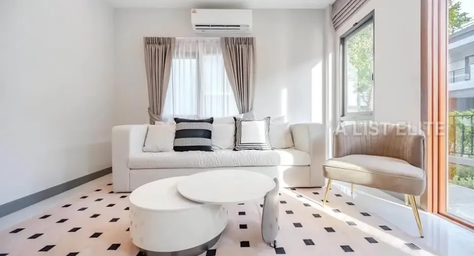出租 4 卧室 独立屋 在 Bang Phli, Samut Prakan