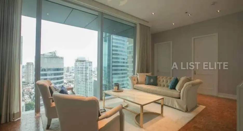 For sale 3 ベッドルーム condo in Sathon, Bangkok